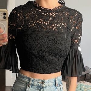 AMUR - Zip-Up Lace Crop Top (XS)